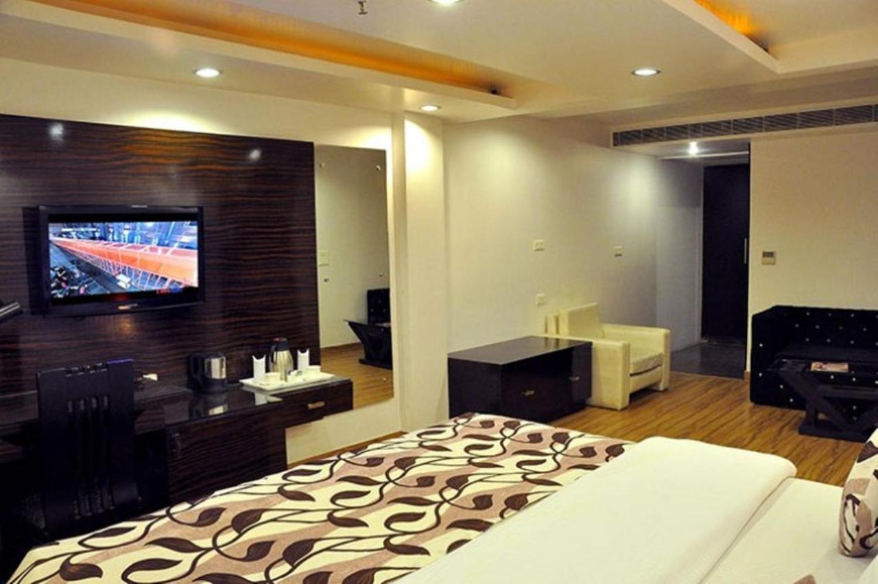 Hotel Elegance Нью-Дели Экстерьер фото