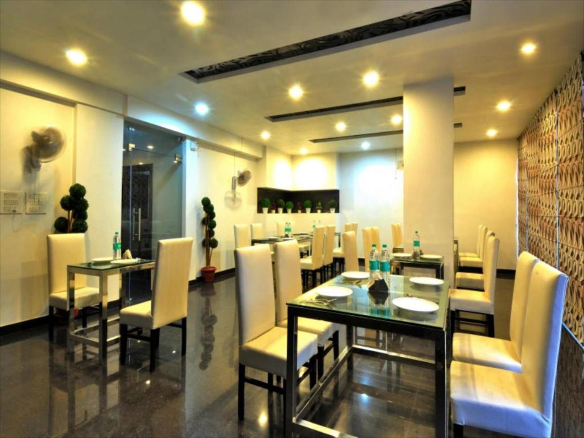 Hotel Elegance Нью-Дели Экстерьер фото