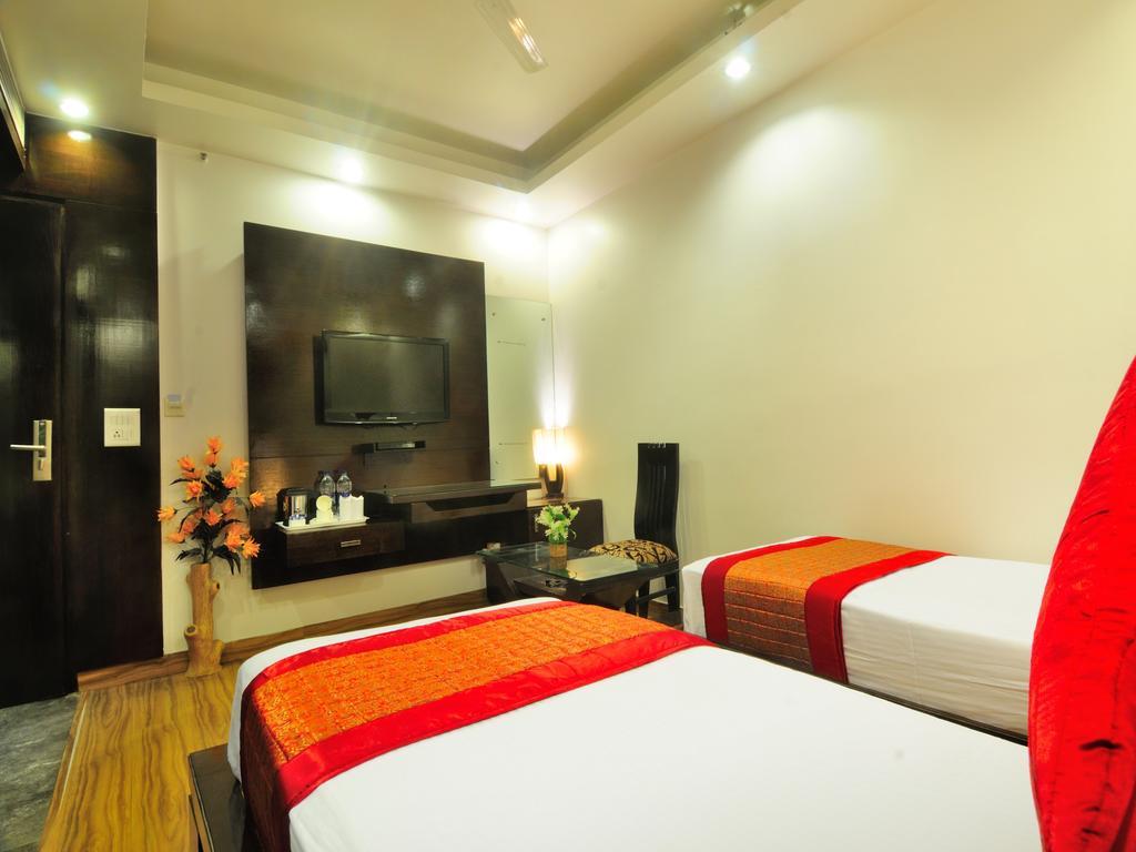 Hotel Elegance Нью-Дели Экстерьер фото
