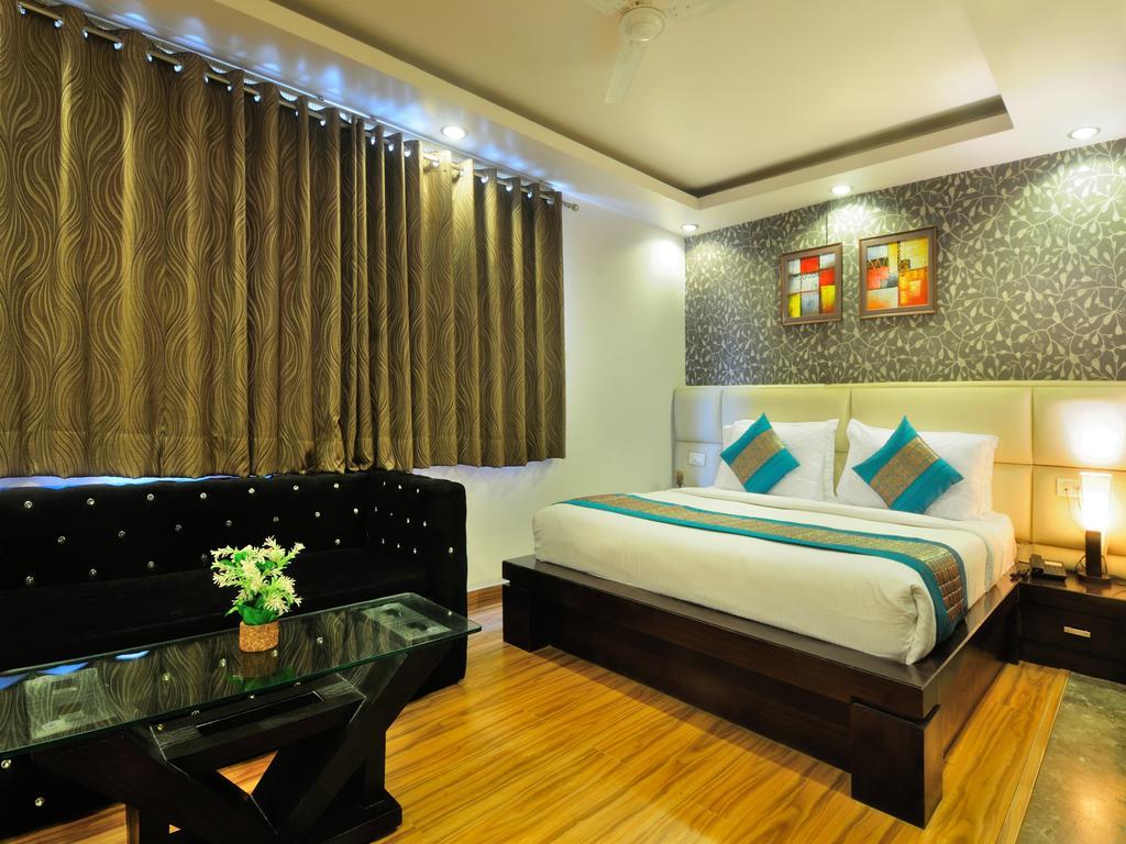 Hotel Elegance Нью-Дели Экстерьер фото